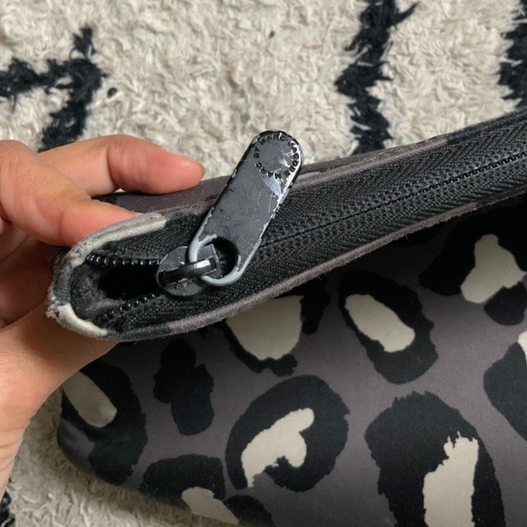 MARC JACOBS Laptop Case Cheetah Print - Picture 4 of 6